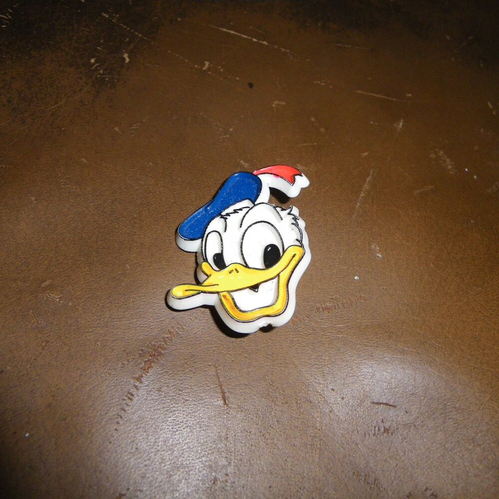 Vintage Donald Duck Head Disney Button Pin Plastic Walt Disney Disneyland